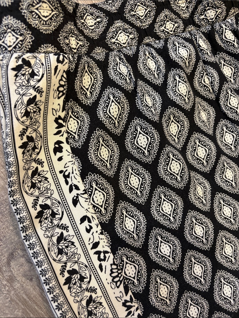 Braeve Black Printed Wide-Leg Pants with Cream Border - Picture 5 of 7